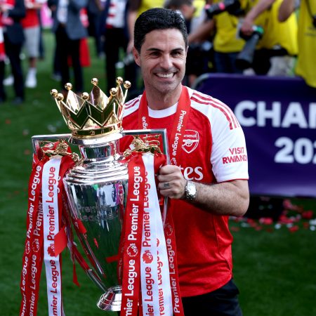 Arteta, el Arquitecto del Arsenal: Renovación a la Vista Tras la Gloria Premier y la Final Europea