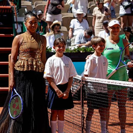 Osaka Deslumbra en Roland Garros: Más Allá de la Victoria, un Desfile de Alta Costura