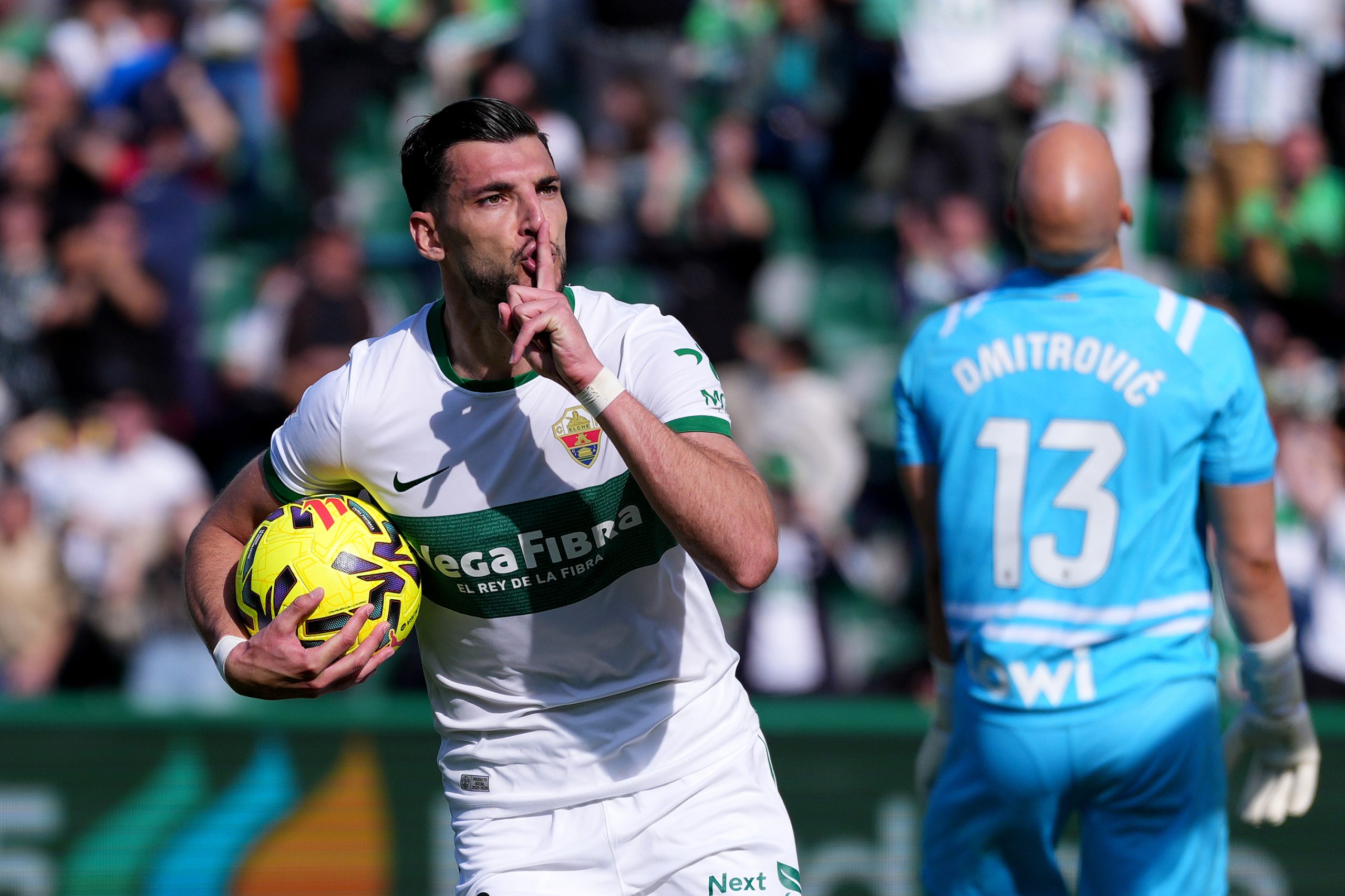 El Futuro de Rafa Mir en el Banquillo: Juicio por Agresión Sexual y Lesiones Sacude el Mundo del Fútbol