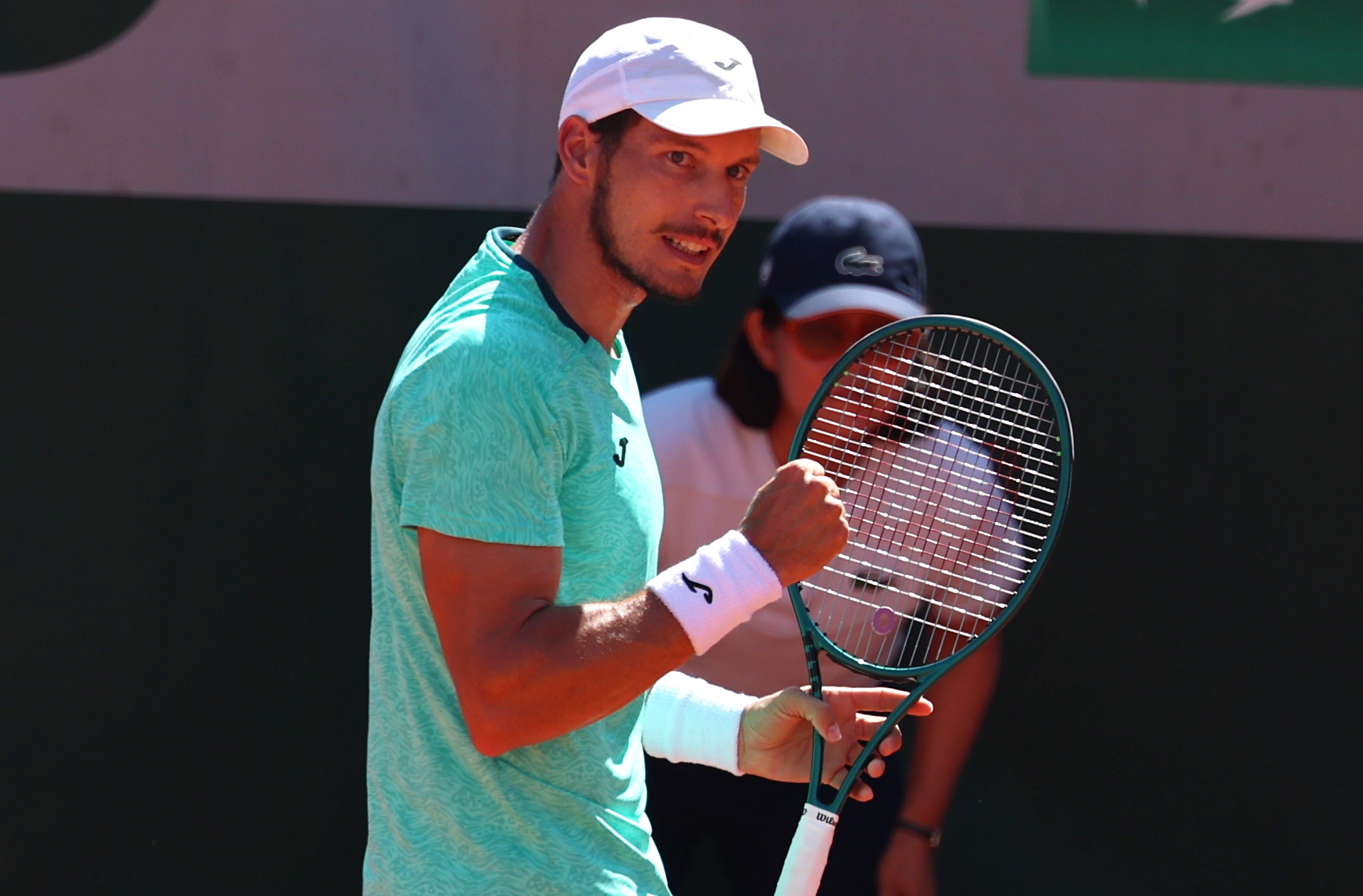 Carreño: El Renacer de un Guerrero en Roland Garros
