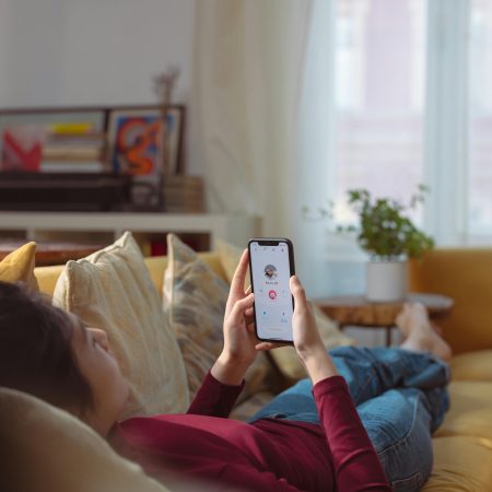 ¡Revolución Digital Frenada! Jóvenes Europeos Ganan Sueño y Paz Mental al Desconectar del Móvil