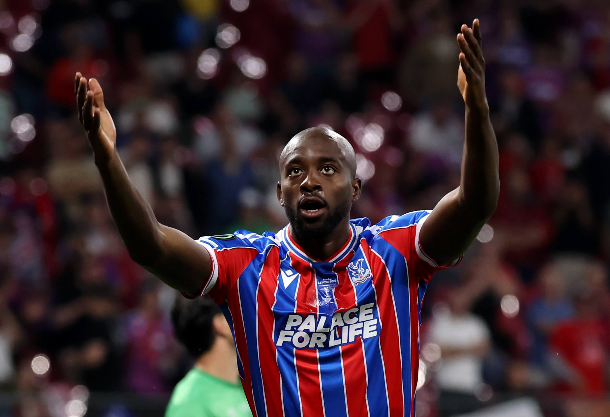¡Mateta Desata la Locura en Leipzig! Crystal Palace Golpea Primero en una Final de Infarto