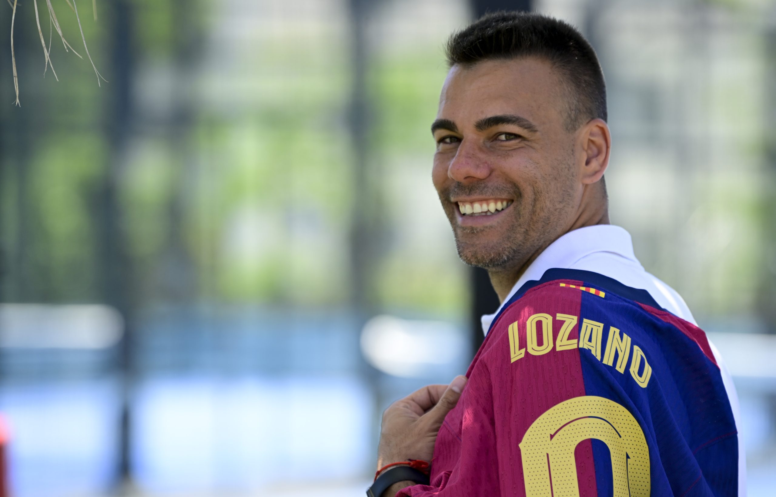 El Palau se Viste de Gala: El '9' de Sergio Lozano Asciende a los Cielos Azulgranas