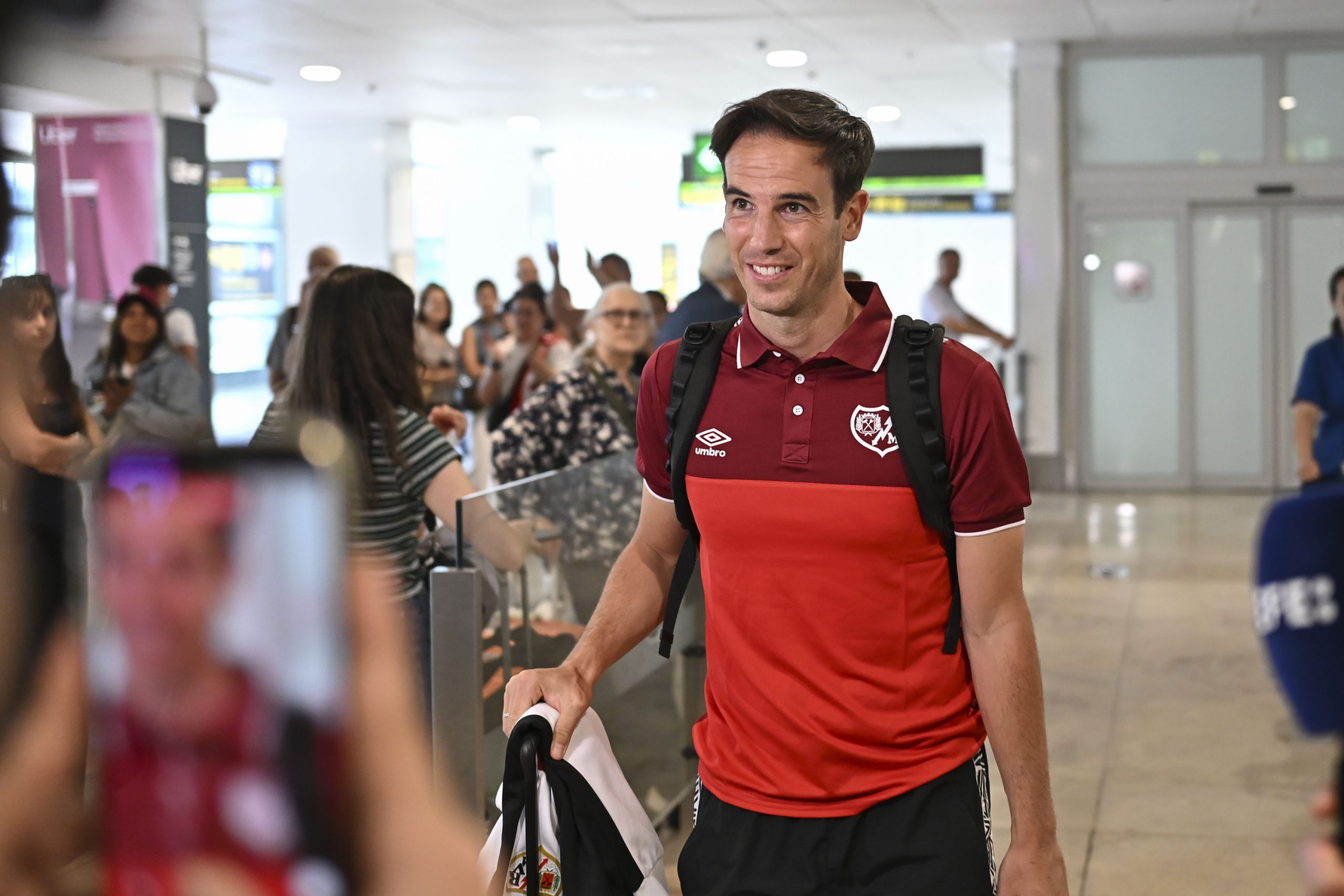 El Rayo Vallecano Regresa a Casa: Entre el Cariño de la Afición y la Incertidumbre del Futuro