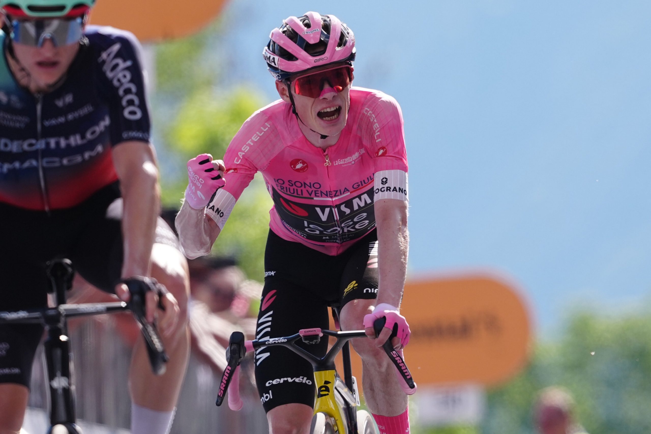 ¡Kuss Conquista la Reina! Vingegaard Mantiene el Liderato en una Etapa de Infarto