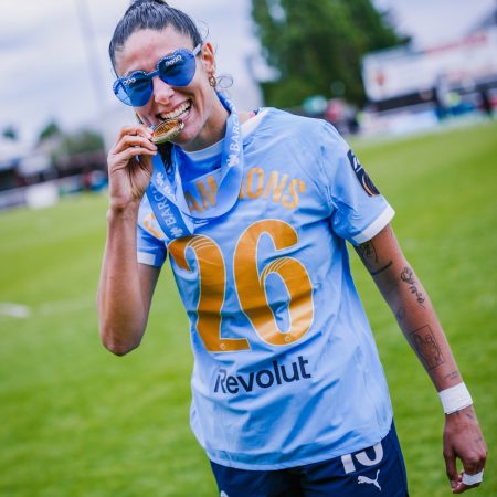 ¡Adiós, Leila! La Campeona de la WSL Emprende un Nuevo Rumbo Tras Cuatro Gloriosas Temporadas en Manchester