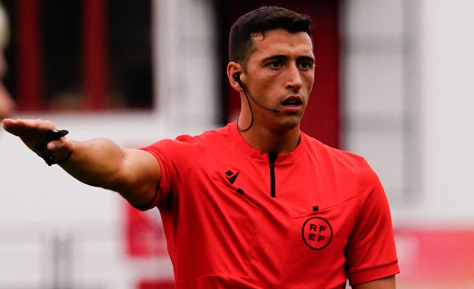 ¡Insólito en Segunda! Un árbitro vasco dirigirá al Sanse-Cultural Leonesa rompiendo barreras históricas