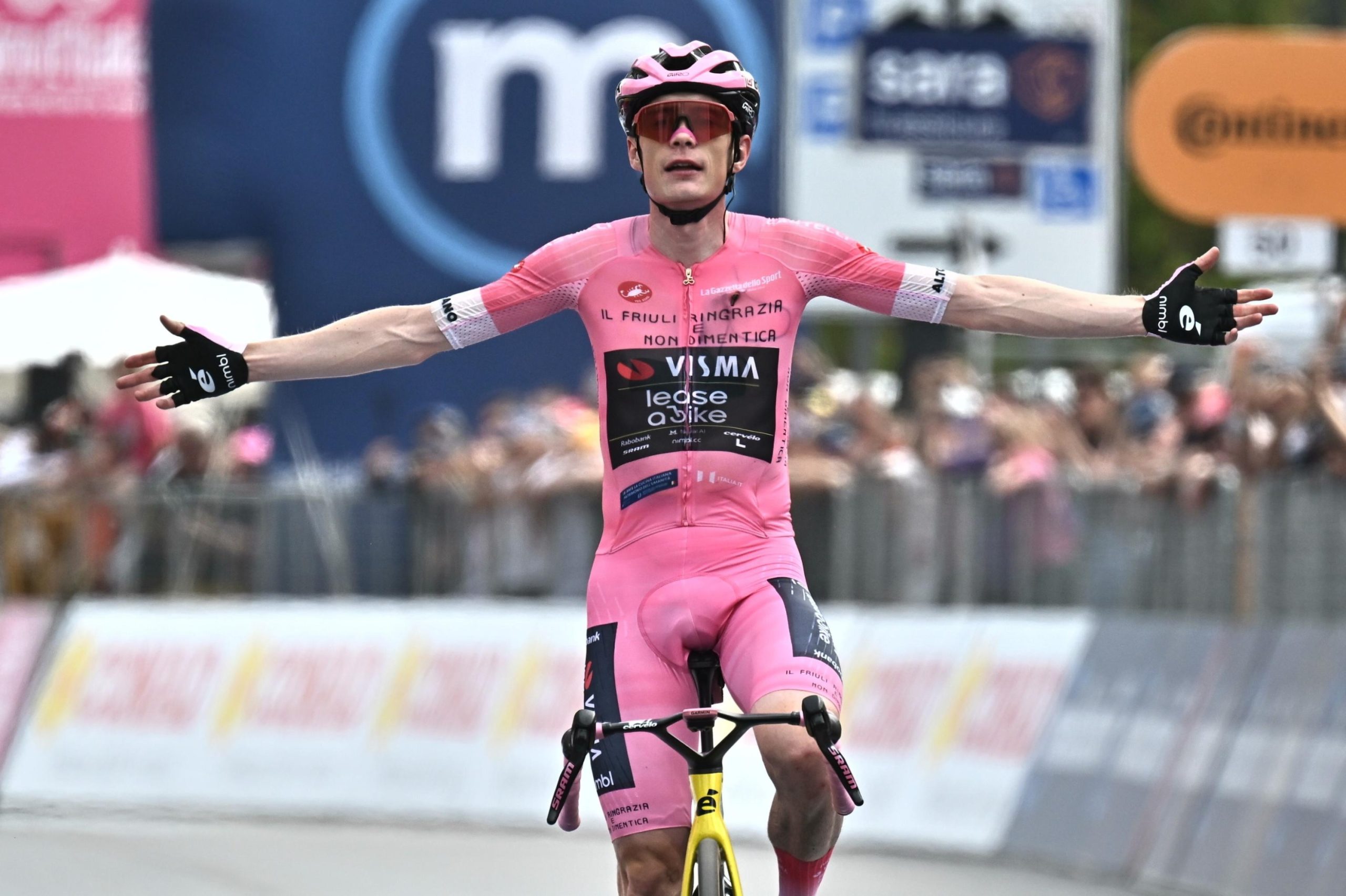 Vingegaard Domina el Giro: Quinta Victoria en Piancavallo y Exhibición de Poder