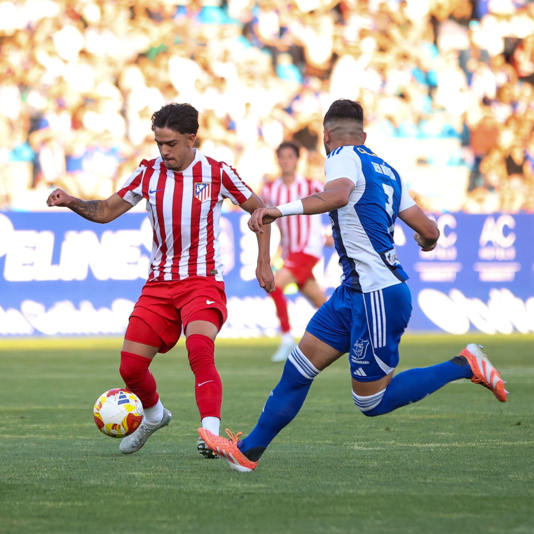 El Atlético Madrileño Resiste en El Toralín: Empate con Sabor a Victoria Ante la Ponferradina