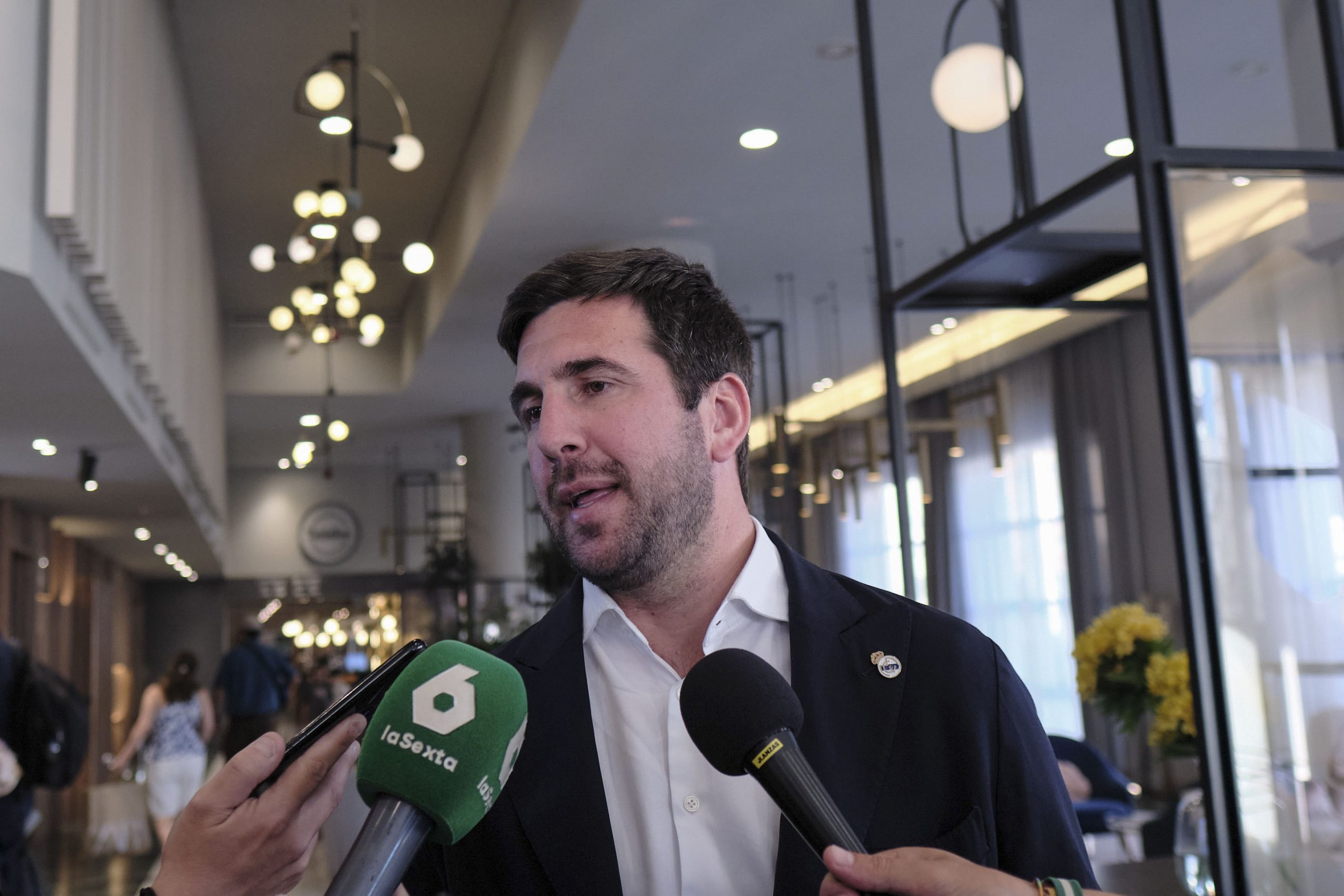 Riquelme Desvela su As en la Manga: ¡Rodri al Real Madrid si Gana las Elecciones!