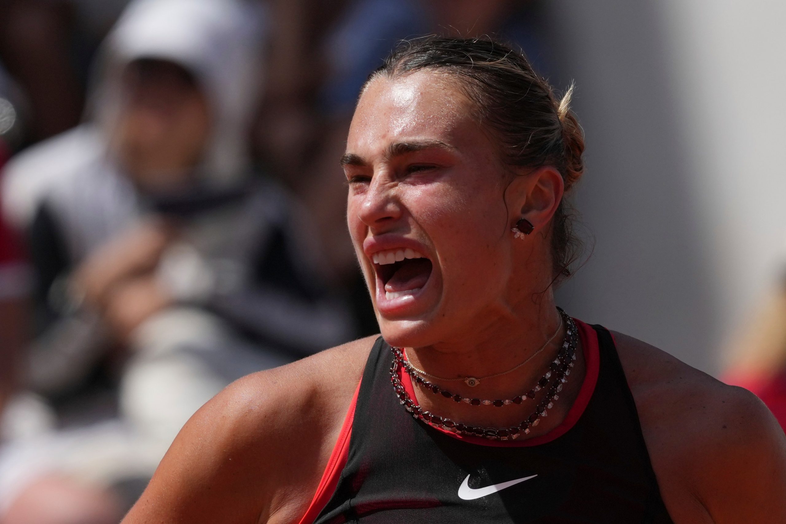 ¡Roland Garros Rompe Moldes! Histórico Duelo Femenino Bajo los Focos Nocturnos