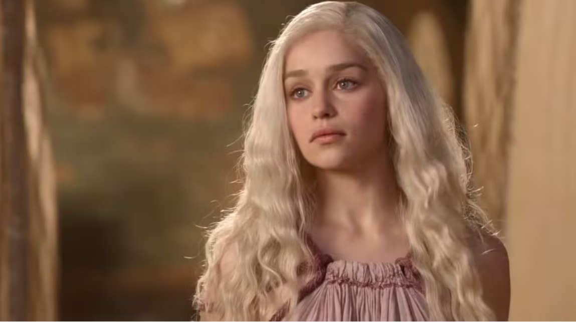 Daenerys Targaryen: Las Cicatrices de Emilia Clarke Tras el Trono de Hierro