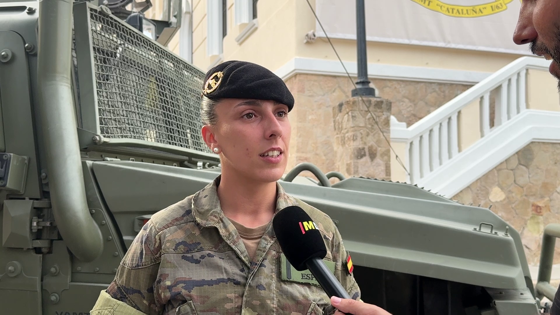 El Legado Militar que Inspira: La Soldado Elisabet Espejo Abre las Puertas del Cuartel del Bruch