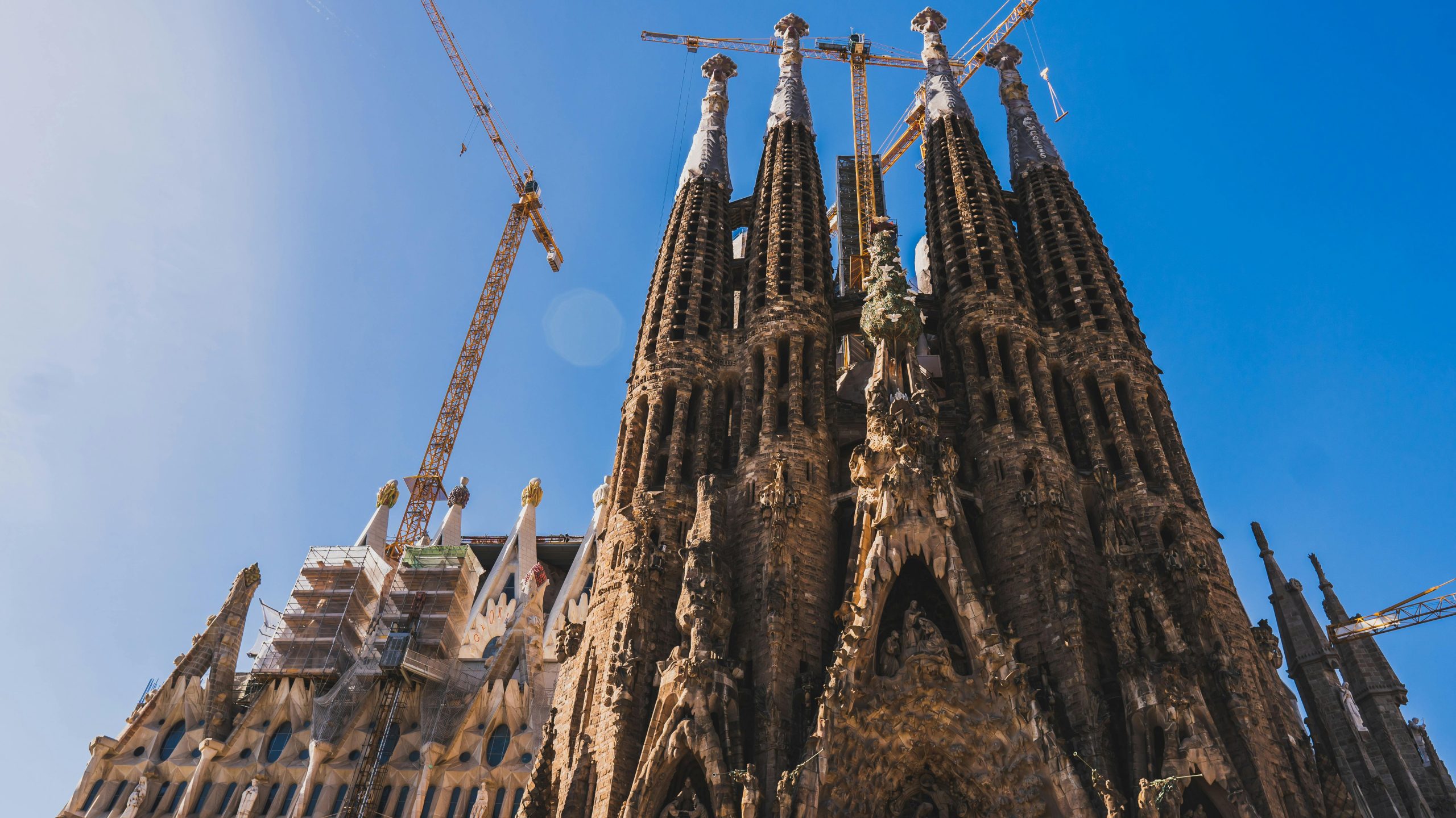 El Enigma Numérico de Gaudí: Un Secreto Matemático en la Sagrada Familia Desvela su Profundo Simbolismo