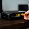 ¡El Truco de la Moneda en el Router! ¿Mito o Realidad para Mejorar tu Wi-Fi?