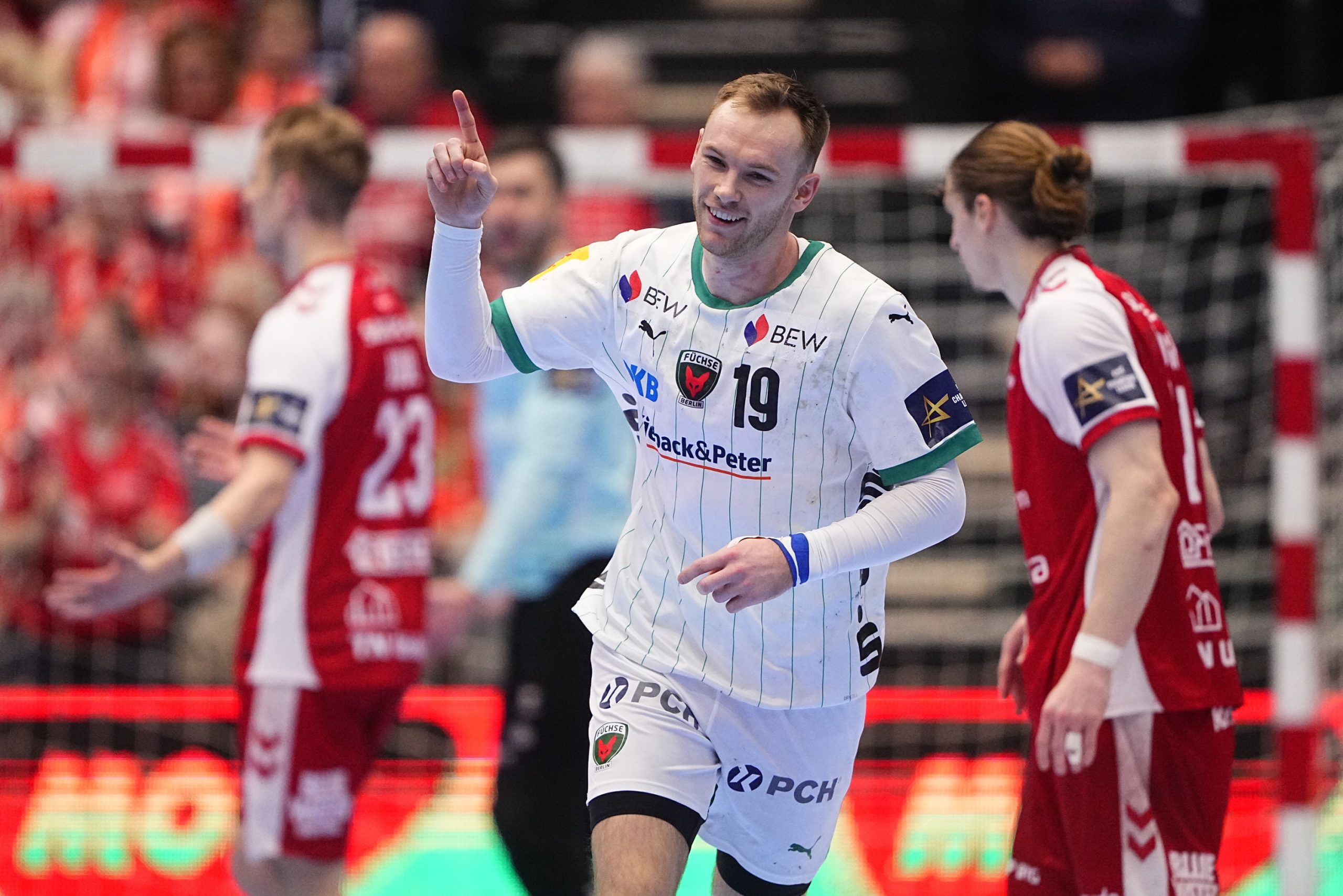 Colosos de la Bundesliga Chocan en Colonia: Fuchse Berlín vs. Magdeburgo en la Batalla por la Final de la EHF Champions League Colosos de la Bundesliga Chocan en Colonia: Fuchse Berlín vs. Magdeburgo en la Batalla por la Final de la EHF Champions League