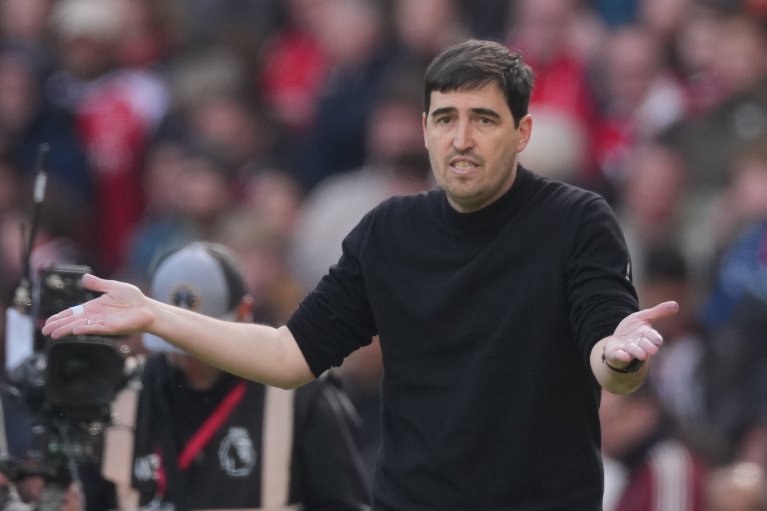 ¡Bombazo en Anfield! Iraola, a un paso de liderar al Liverpool tras la destitución de Slot