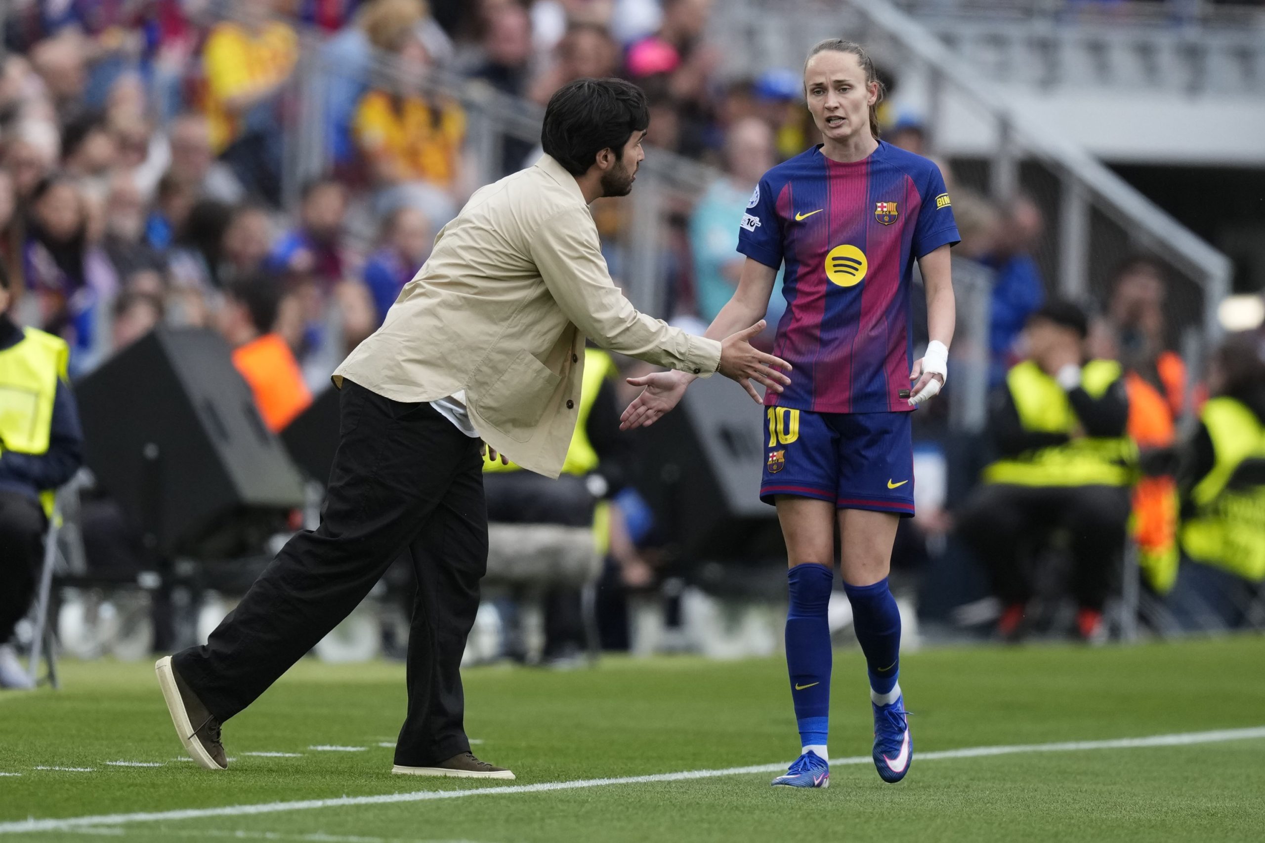 Barça Femení en Vilo: Cuatro Renovaciones Clave Pendientes y un Giro Inesperado con Graham Hansen Barça Femení en Vilo: Cuatro Renovaciones Clave Pendientes y un Giro Inesperado con Graham Hansen