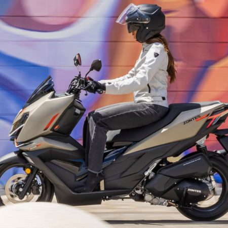 ¡Revolución sobre Ruedas! Zontes Desafía el Mercado con un Scooter Urbano que lo Tiene Todo