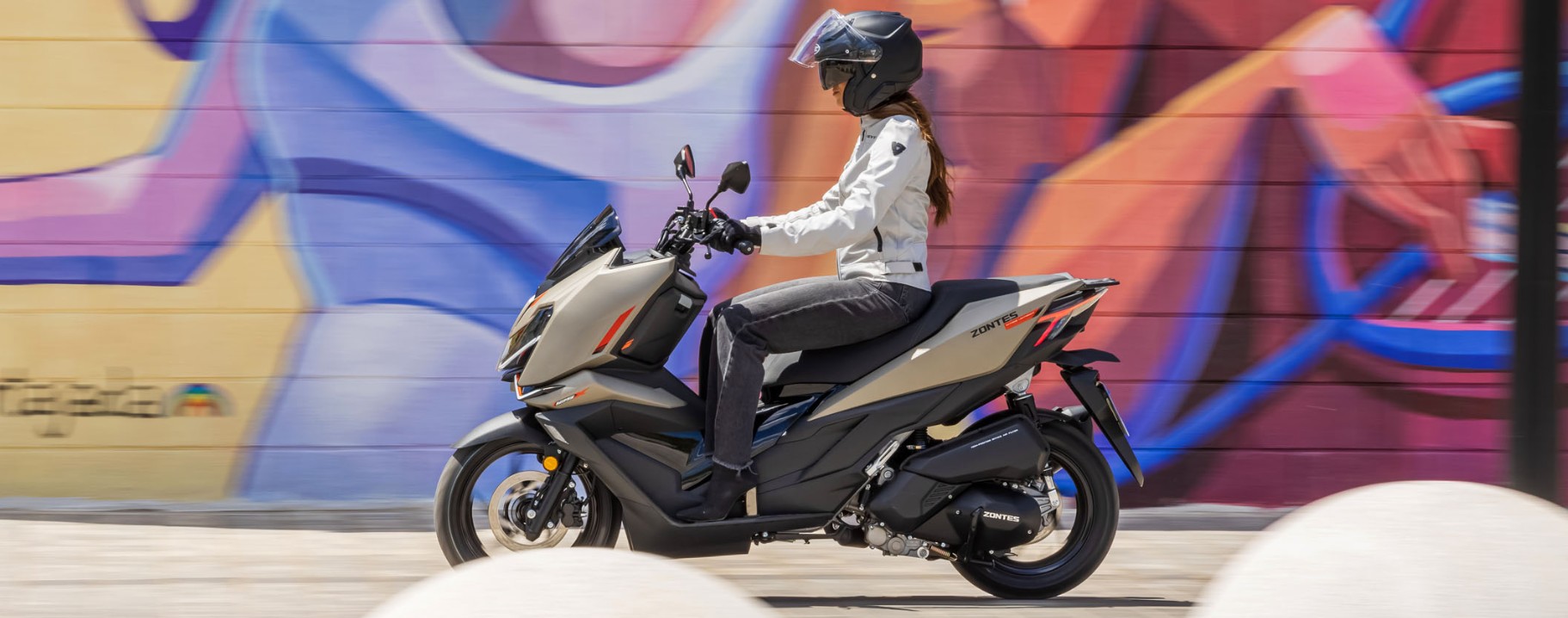 ¡Revolución sobre Ruedas! Zontes Desafía el Mercado con un Scooter Urbano que lo Tiene Todo