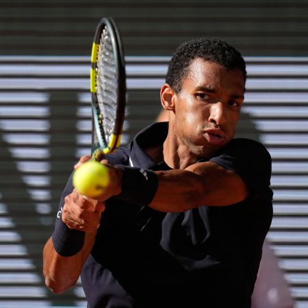 El Huracán Canadiense Aterriza en París: Auger-Aliassime Rompe Moldes en Roland Garros