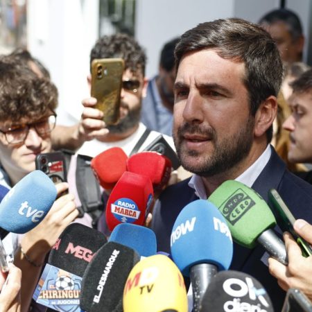 Accuses Pérez of “Selling the Club” and Manipulating the Census