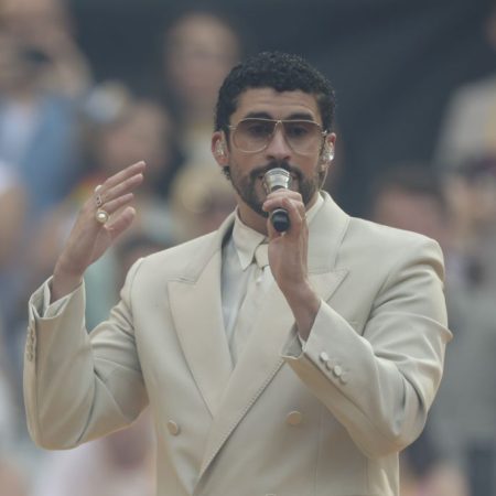 The Metropolitan Surrenders At His Feet And A Hotel Launches The Musical Shower