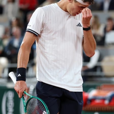 Roland Garros: El Gigante Checo Despierta y la Presión Pesa en París