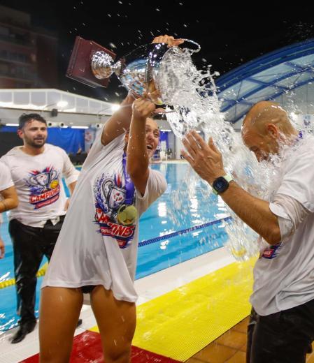¡El Assolim Mataró Conquista su Tercera Liga Femenina de Waterpolo en un Final de Infarto!