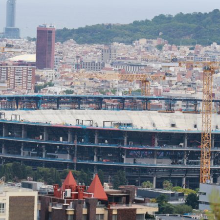 ¡El Camp Nou en el Punto de Mira! Vecinos Exigen Soluciones Urgentes Ante el Caos de Movilidad y Civismo
