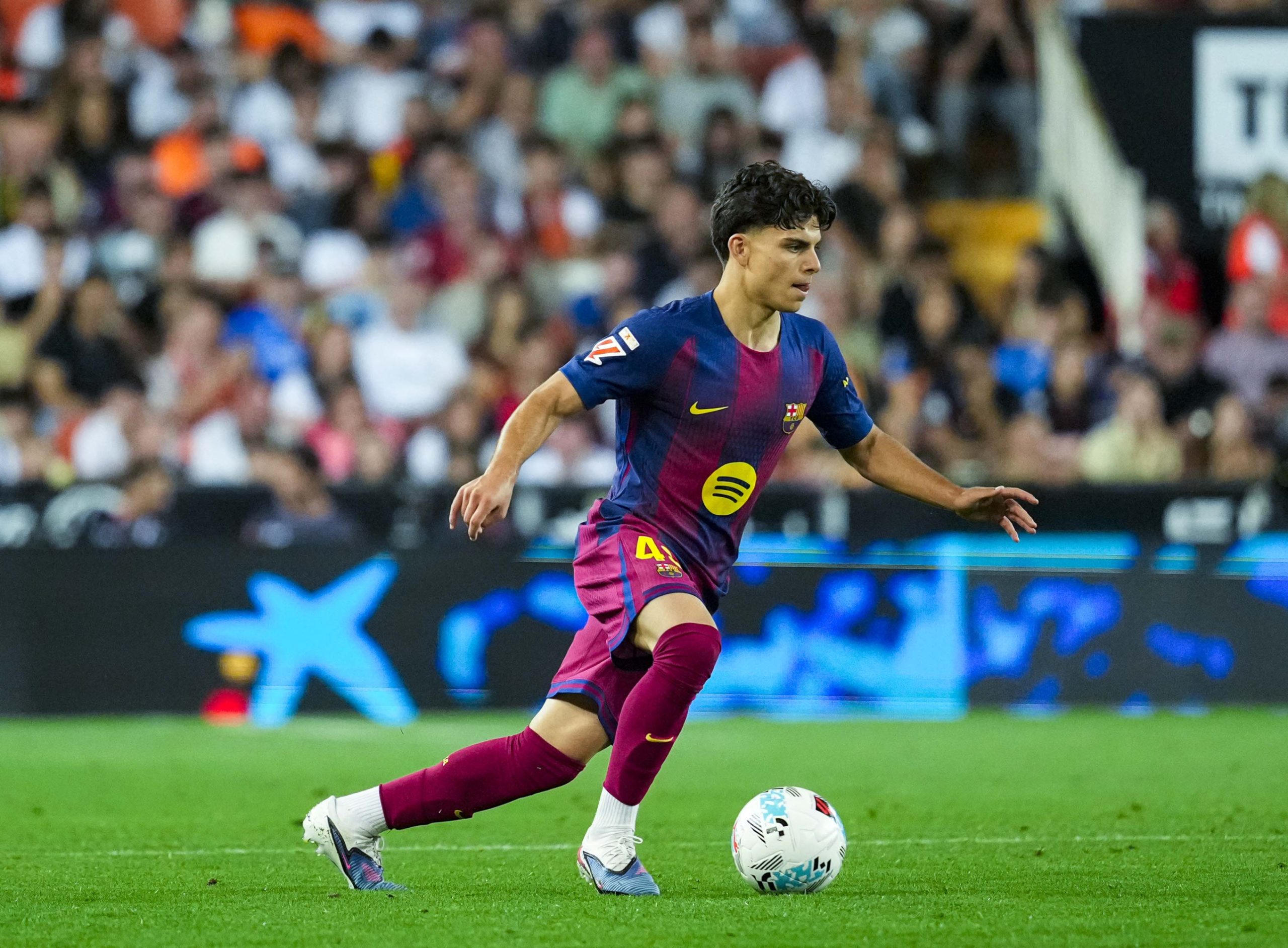 Xavi Espart: El Joven Talento Blaugrana Prepara su Asalto al Europeo Sub-19 y Lucha por un Puesto en el Barça de Flick