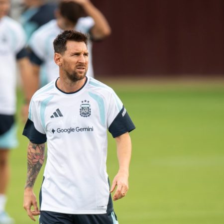 Messi Returns! The Albiceleste Warms Up For The World Cup With A Key Duel
