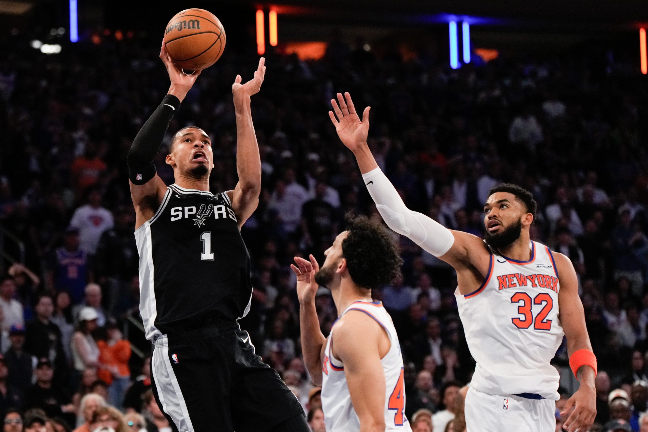 ¡Tensión Máxima en el Garden! Los Knicks Buscan el Golpe de Gracia ante unos Spurs que Resucitan ¡Tensión Máxima en el Garden! Los Knicks Buscan el Golpe de Gracia ante unos Spurs que Resucitan