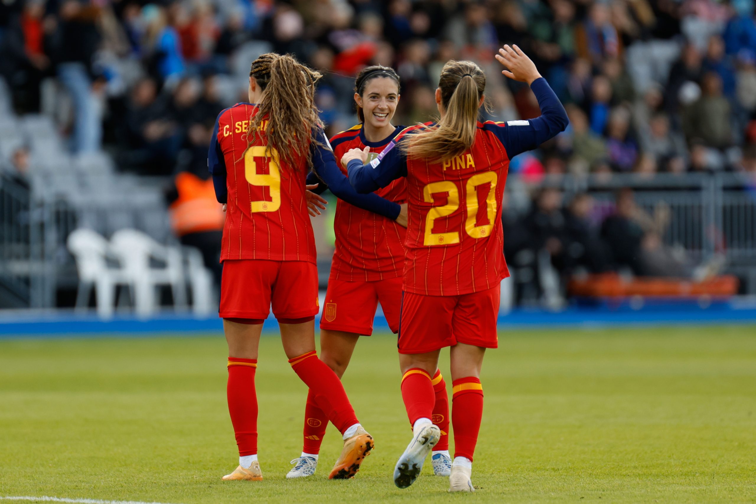 España Deslumbra: Goleada y Exhibición de Talento en el Campo