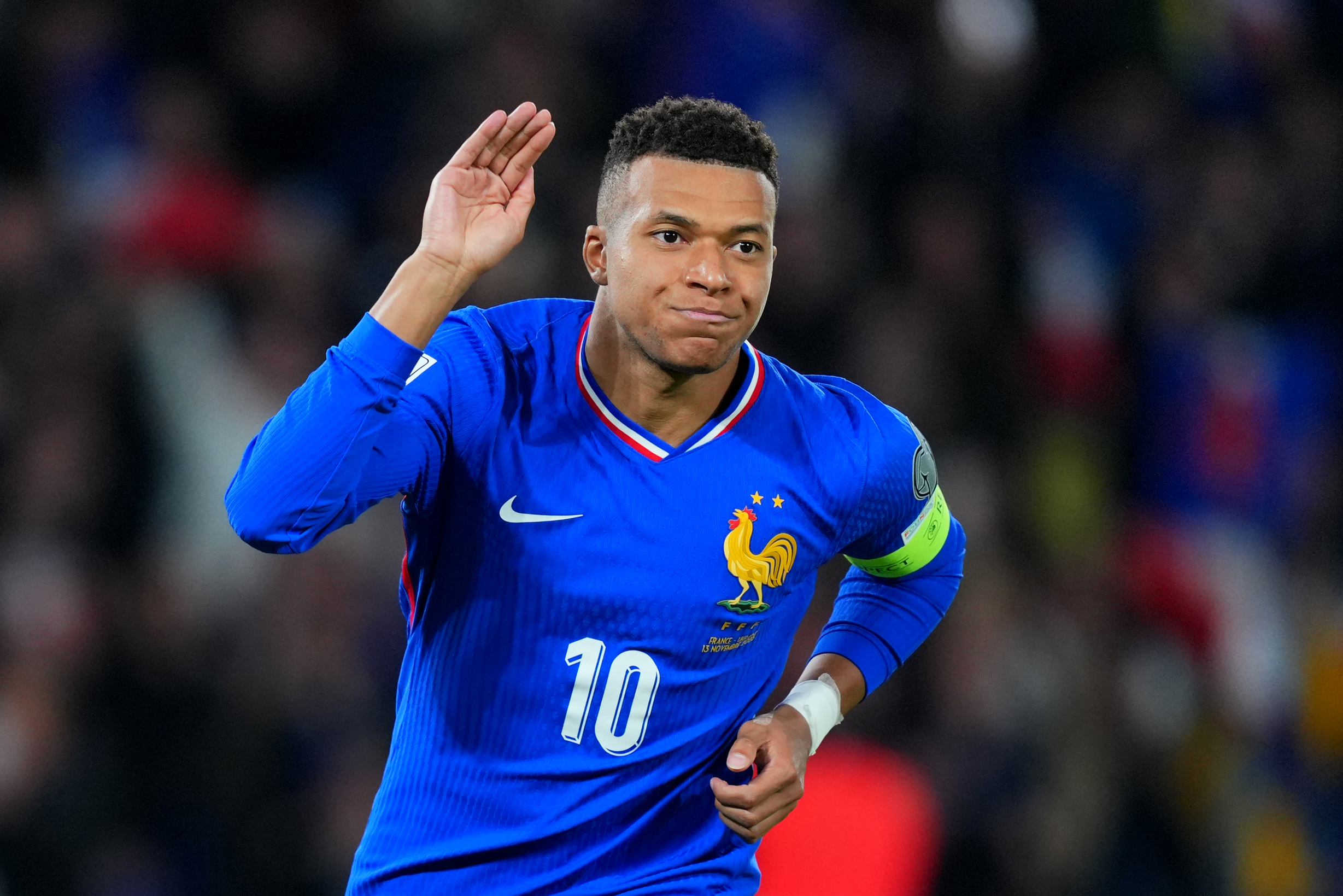 Mbappé Lanza el Guante: 