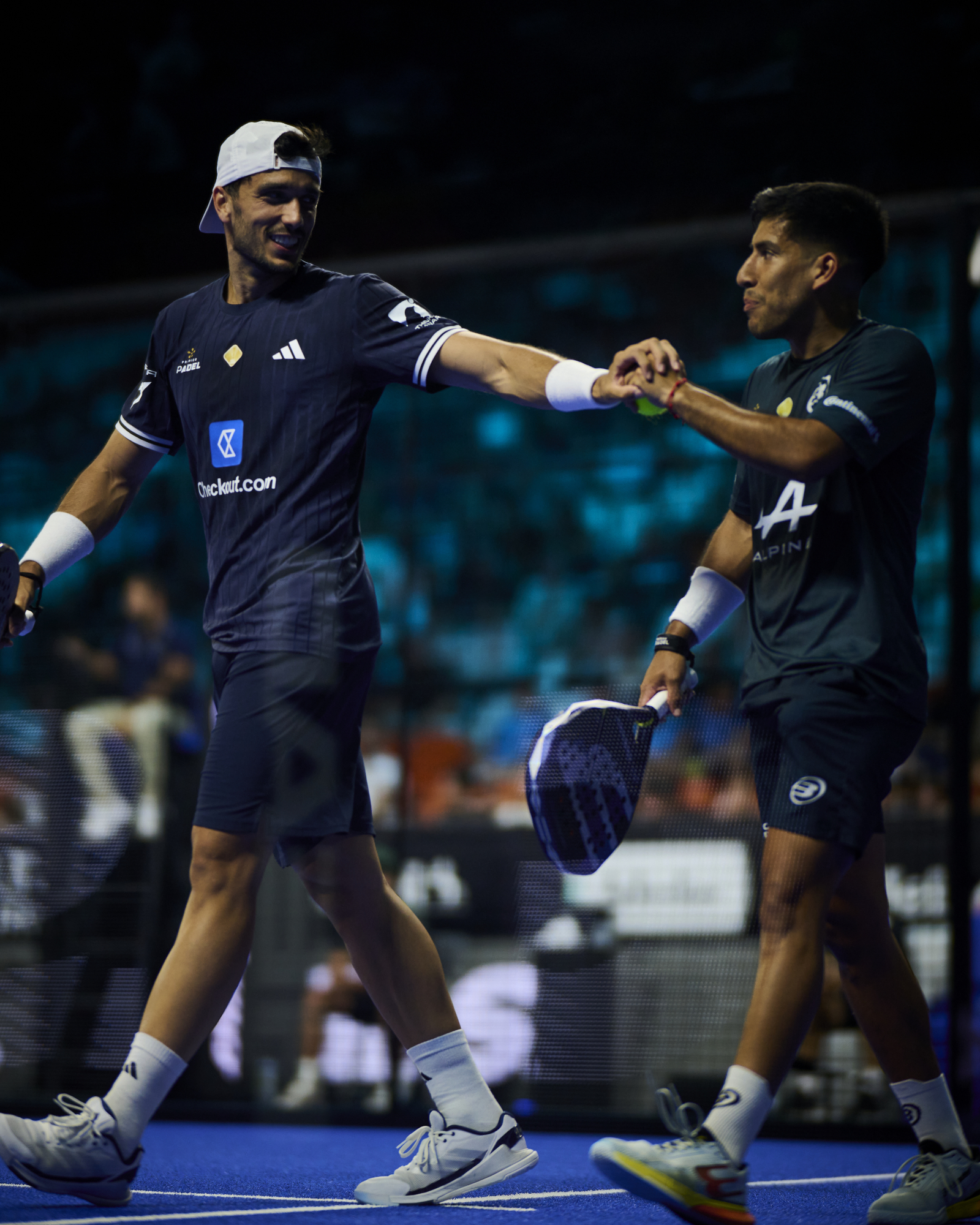 Valencia Premier Padel P1: Favoritos Avanzan, Sorpresas y Emociones Fuertes en Octavos