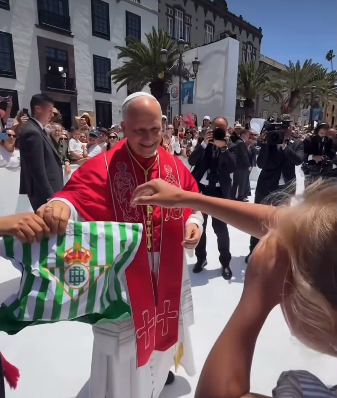 El Papa León XIV, ¿Nuevo Fichaje del Betis? El Vaticano Desata la Pasión Bética en Canarias El Papa León XIV, ¿Nuevo Fichaje del Betis? El Vaticano Desata la Pasión Bética en Canarias