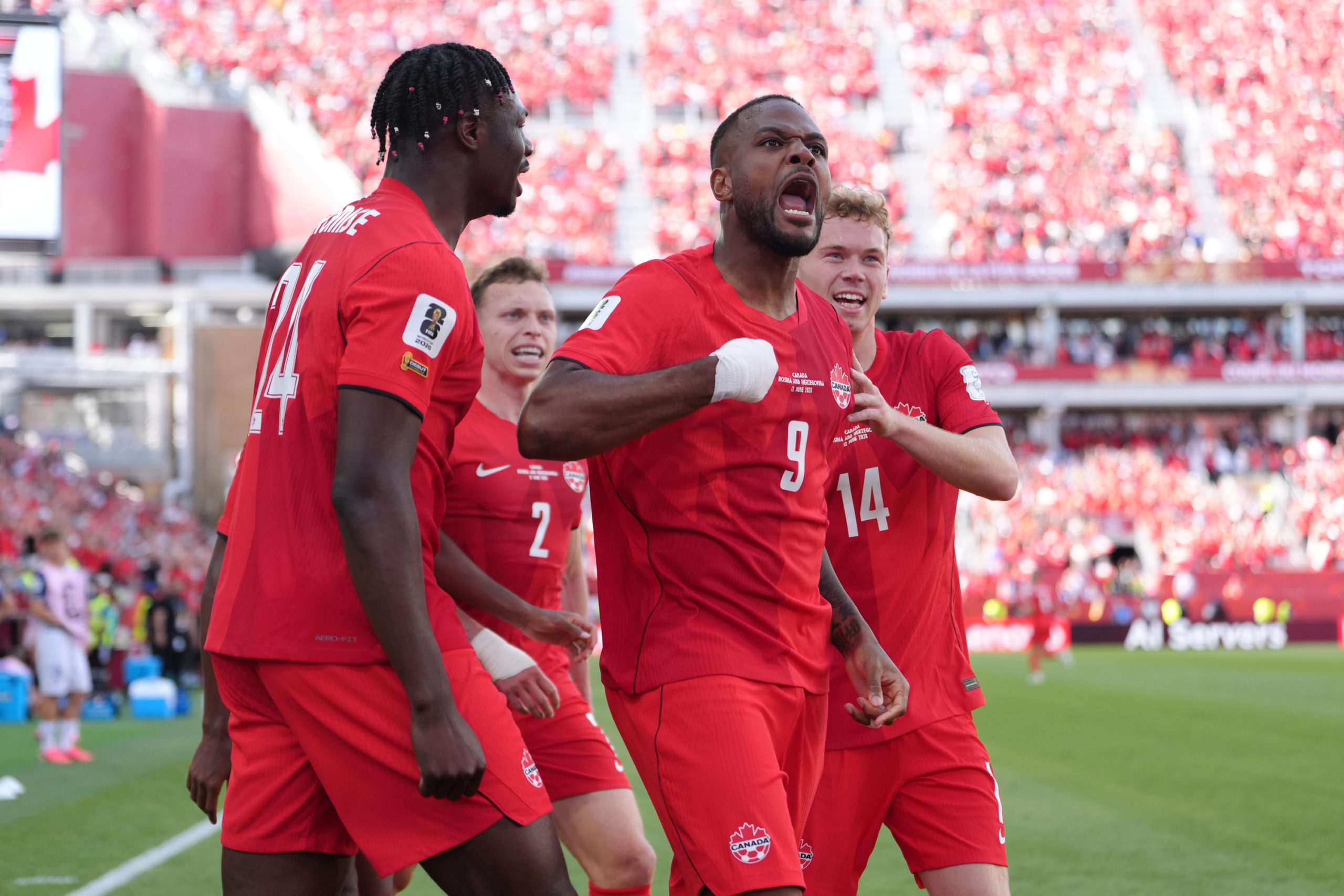 Larin, el Héroe Inesperado: ¿El Fútbol Canadiense Ha Superado al Hockey?