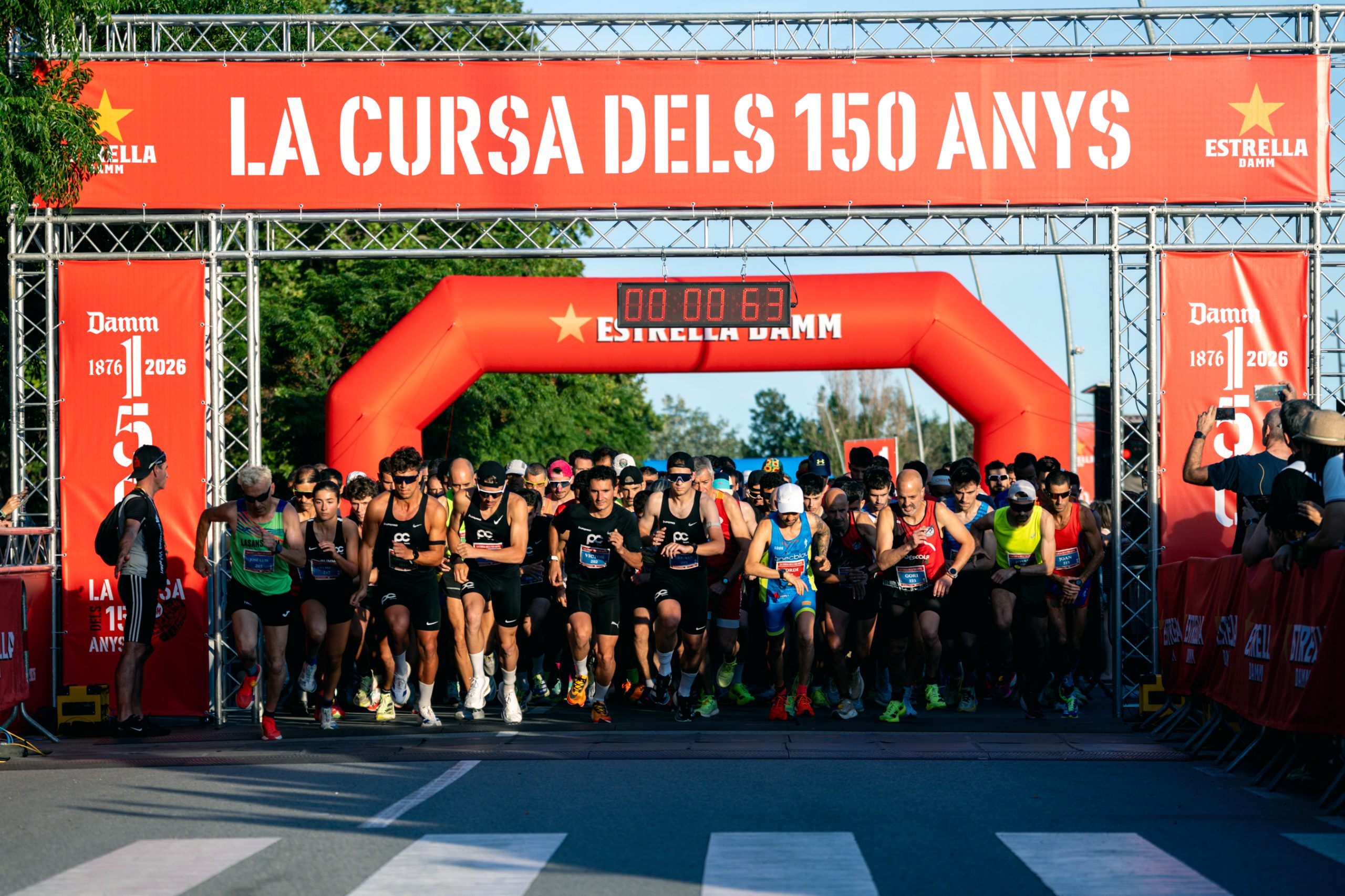 ¡La Gran Fiesta del Deporte y la Tradición! Estrella Damm Celebra 150 Años con una Carrera Histórica en El Prat
