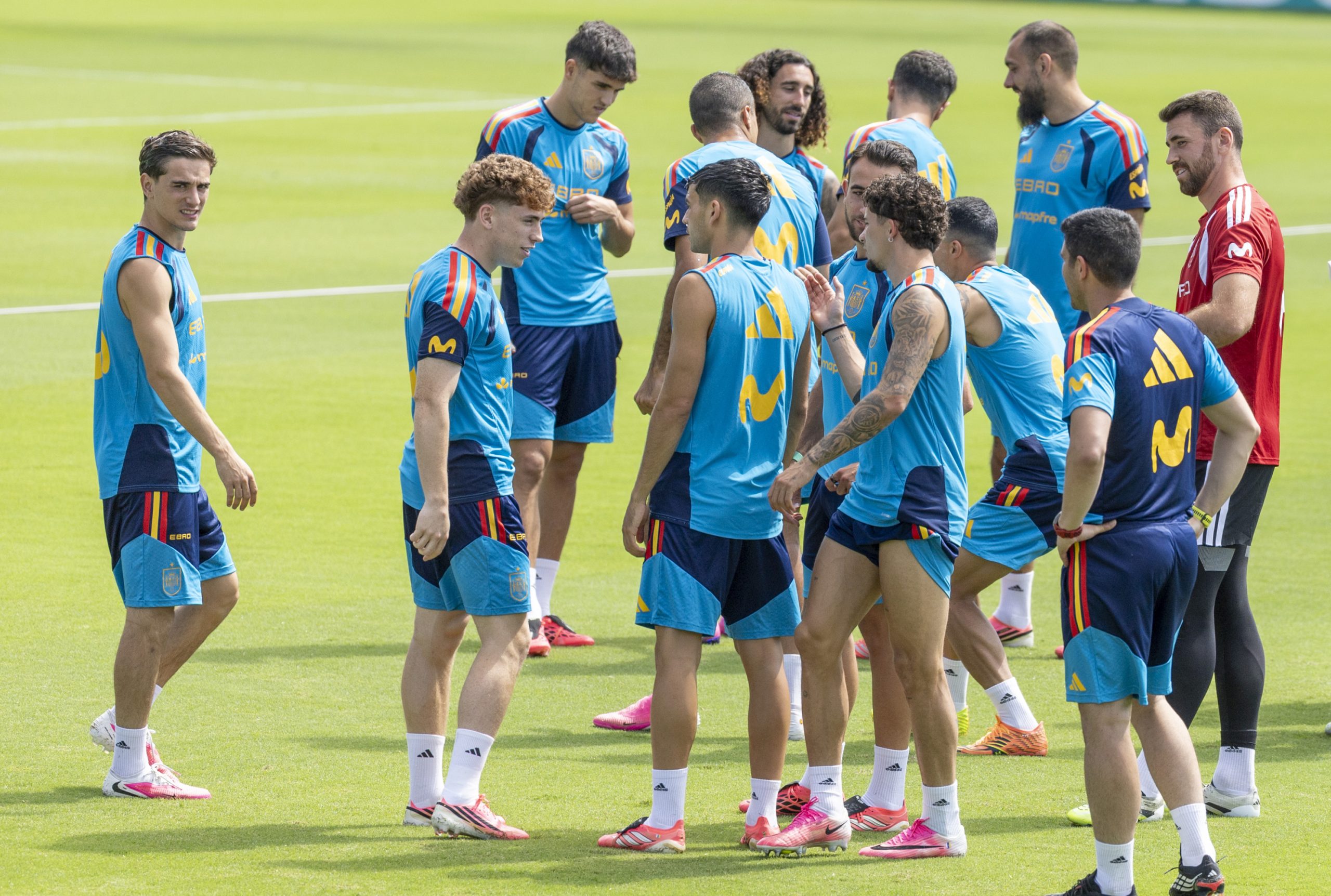 ¡España, Lista y Deslumbrante en Atlanta! De la Fuente Confirma Equipo de Gala para el Debut