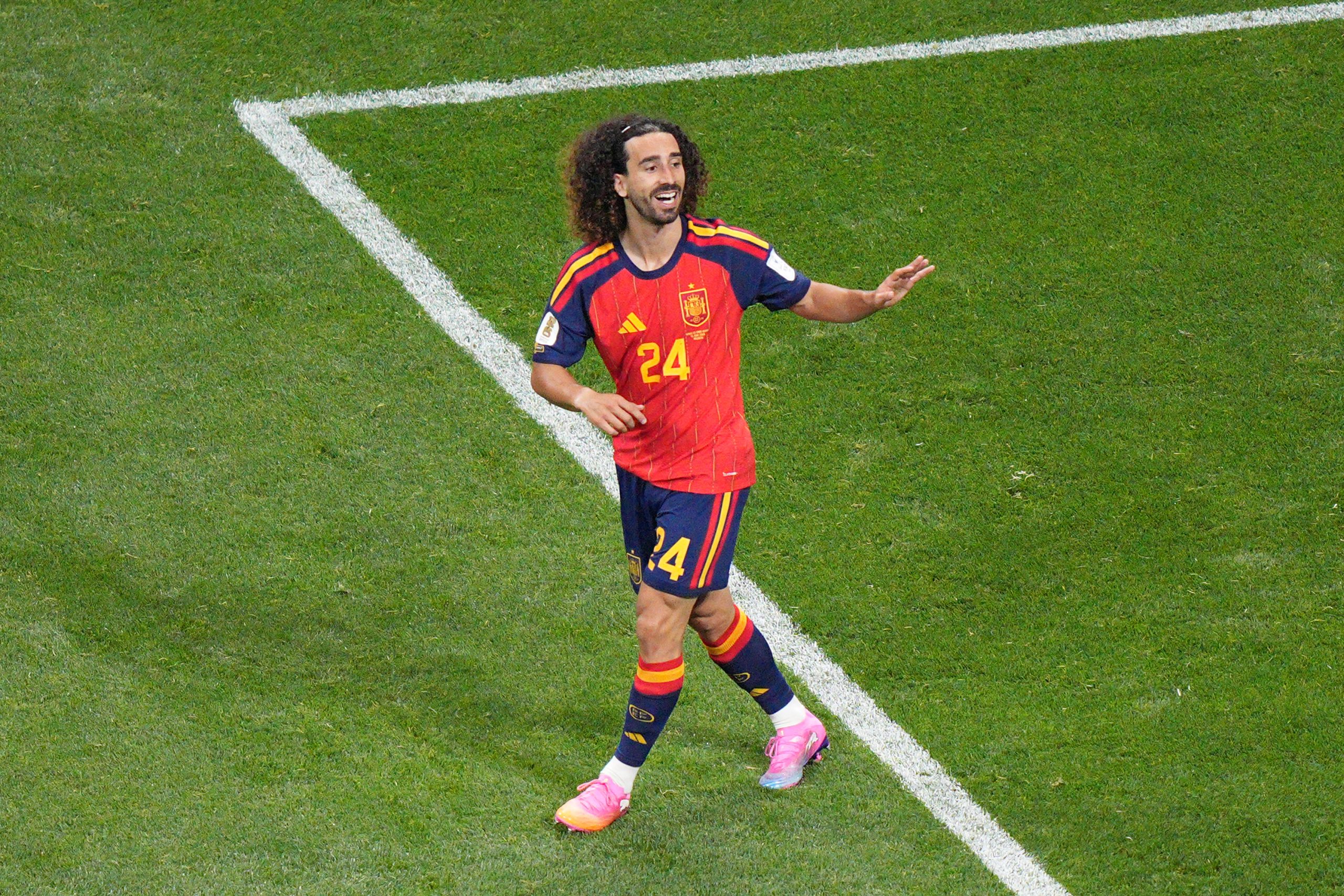 ¡Bombazo en el Bernabéu! Cucurella, de Chelsea al Real Madrid: 