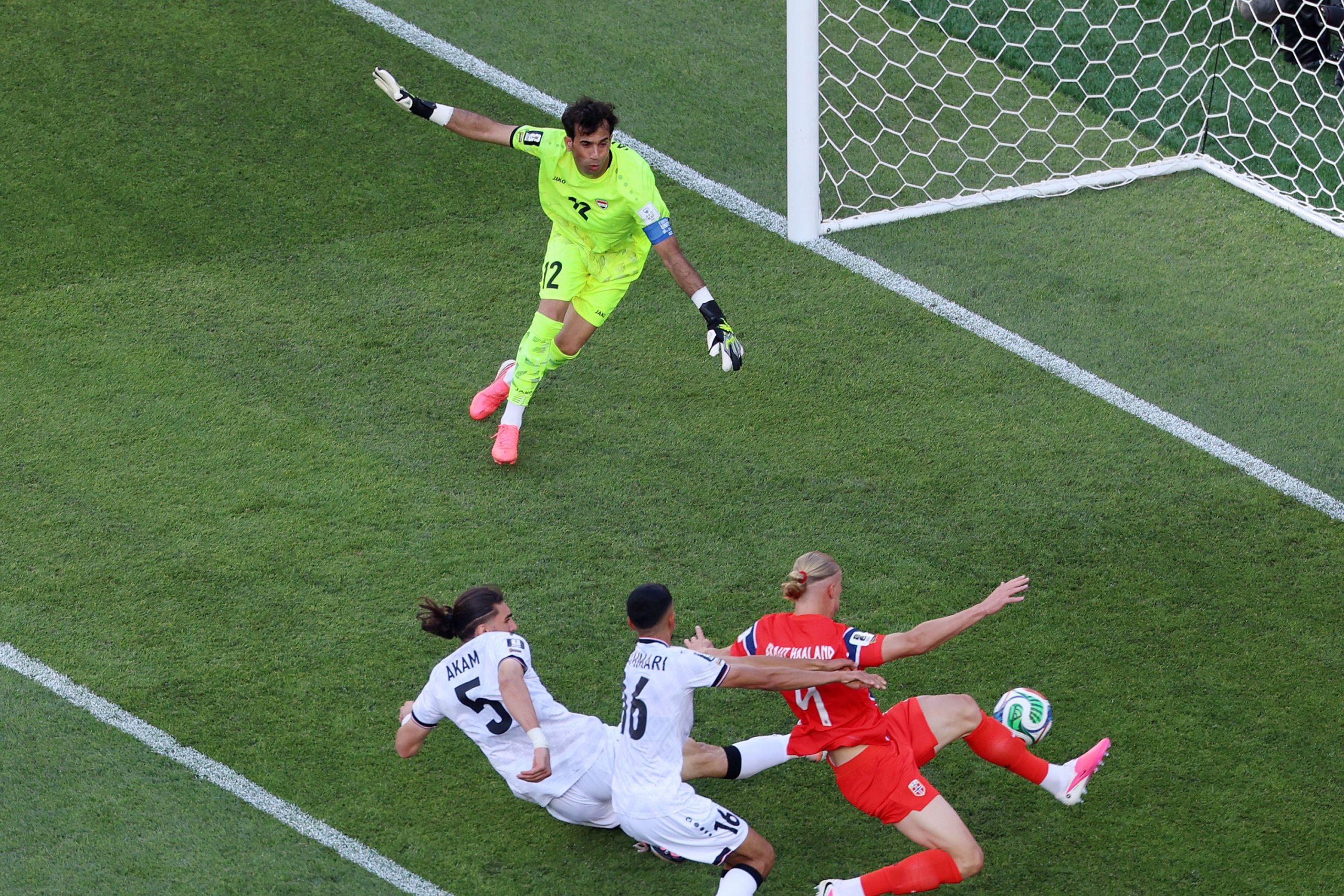 Haaland Deslumbra en su Debut Mundialista: Récords y Goles que Hacen Historia