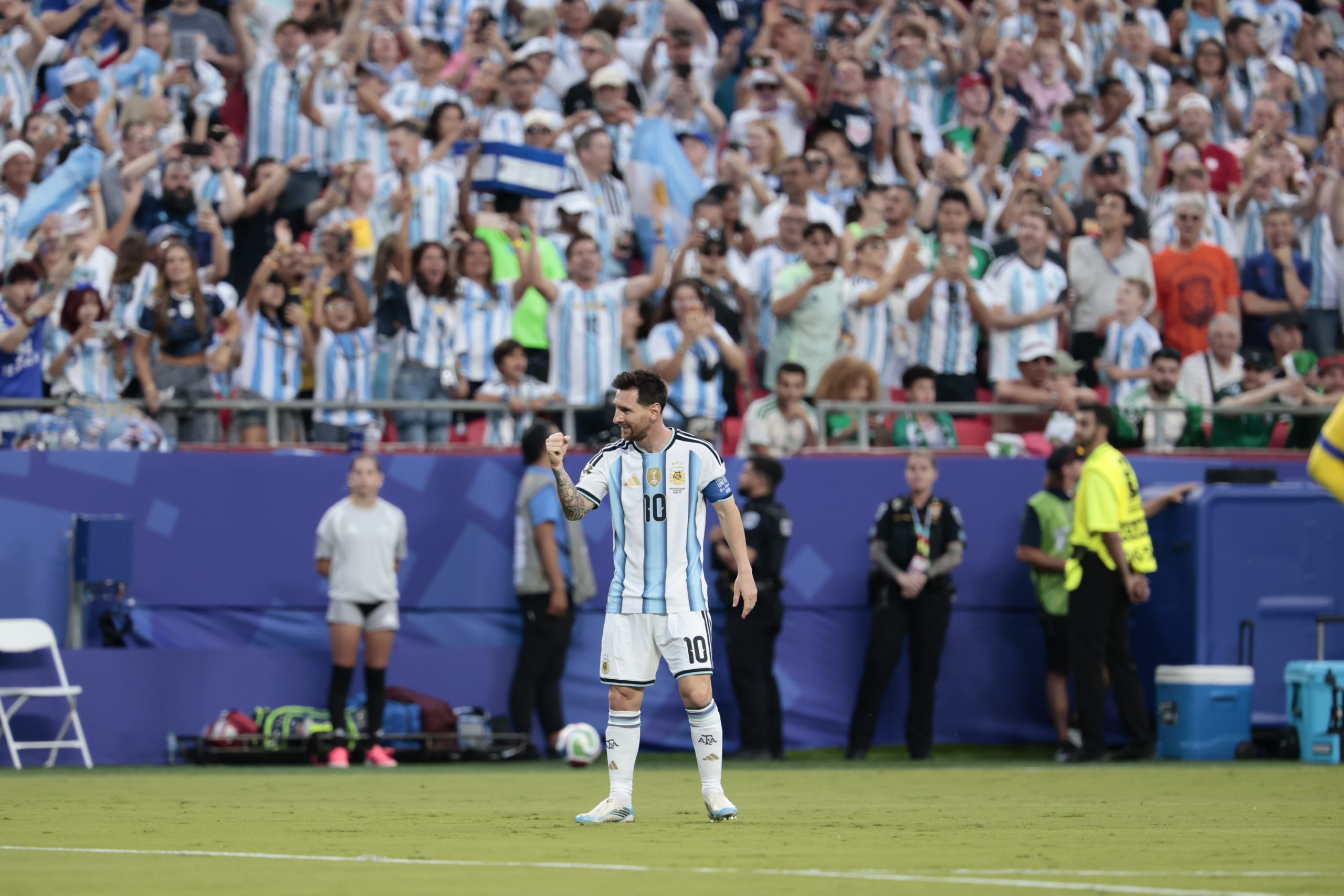 Messi Deslumbra: Hat-Trick Histórico y Argentina Inicia con Paso Firme en el Mundial Messi Deslumbra: Hat-Trick Histórico y Argentina Inicia con Paso Firme en el Mundial