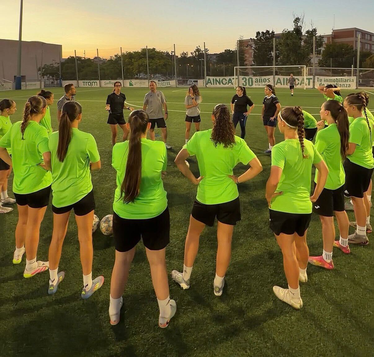 ¡Sorpresa en el fútbol español! La UE Cornellà da un paso de gigante con la creación de su equipo femenino
