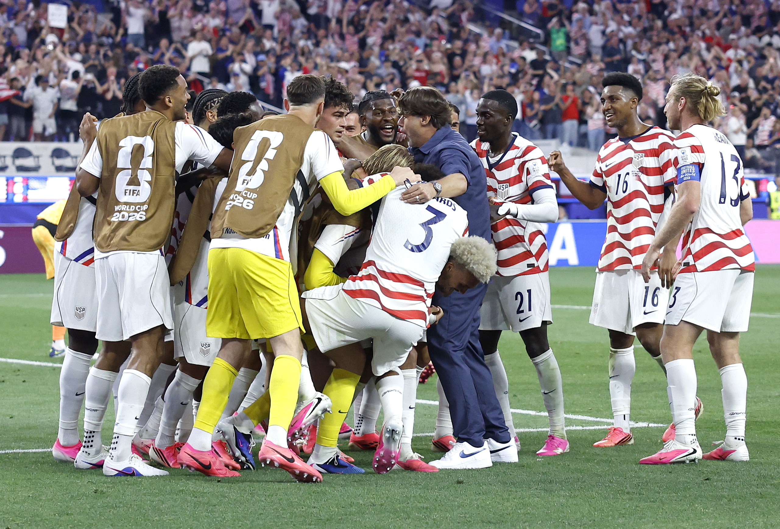 EE.UU. ARROLLA EN SU DEBUT MUNDIALISTA: UN INICIO EXPLOSIVO MARCADO POR LA INCÓGNITA DE PULISIC EE.UU. ARROLLA EN SU DEBUT MUNDIALISTA: UN INICIO EXPLOSIVO MARCADO POR LA INCÓGNITA DE PULISIC