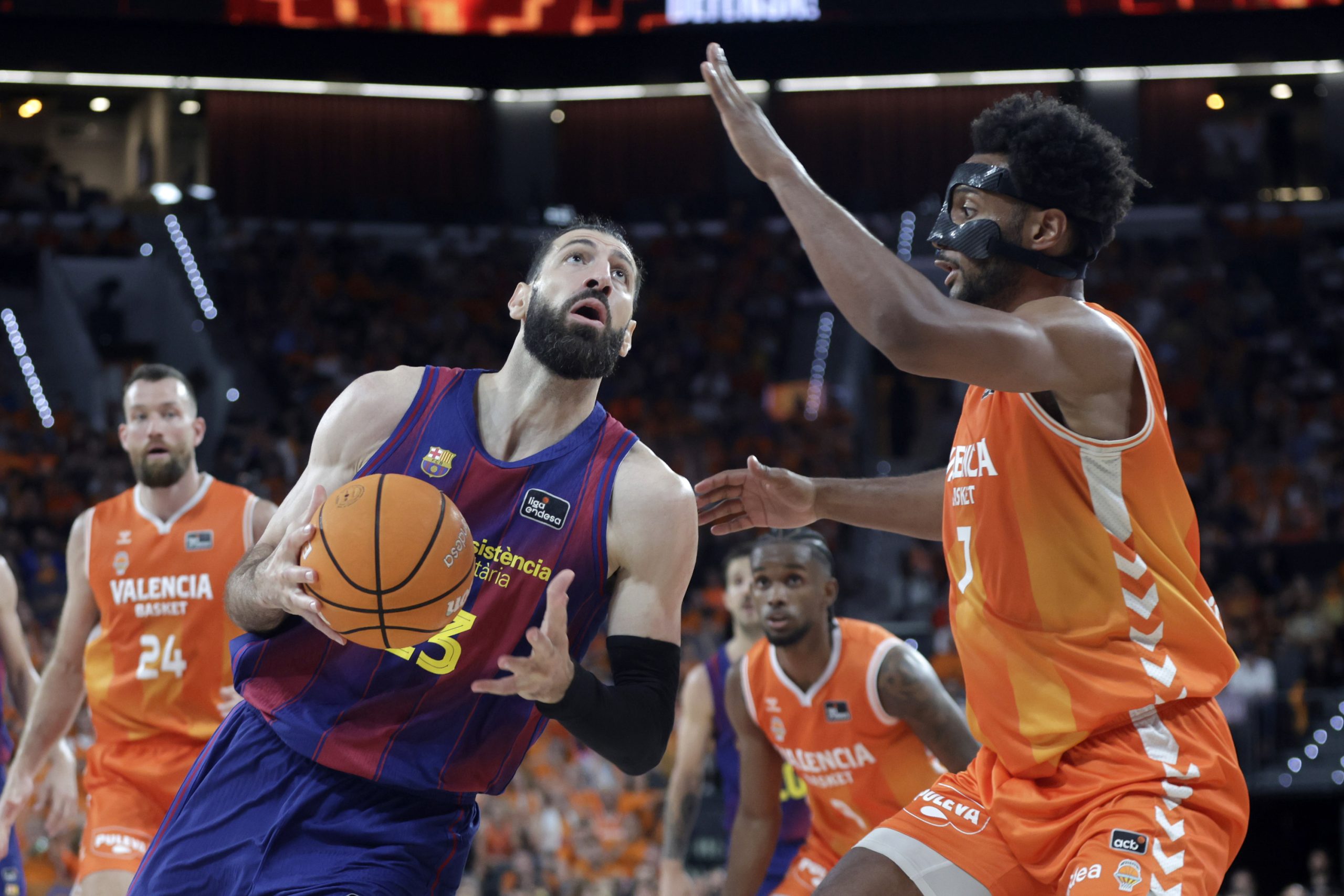 ¡El Palau Ruge! Noche de Héroes y Revanchas en el Baloncesto Español